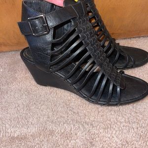 TORRID Sz 10 black cage wedges